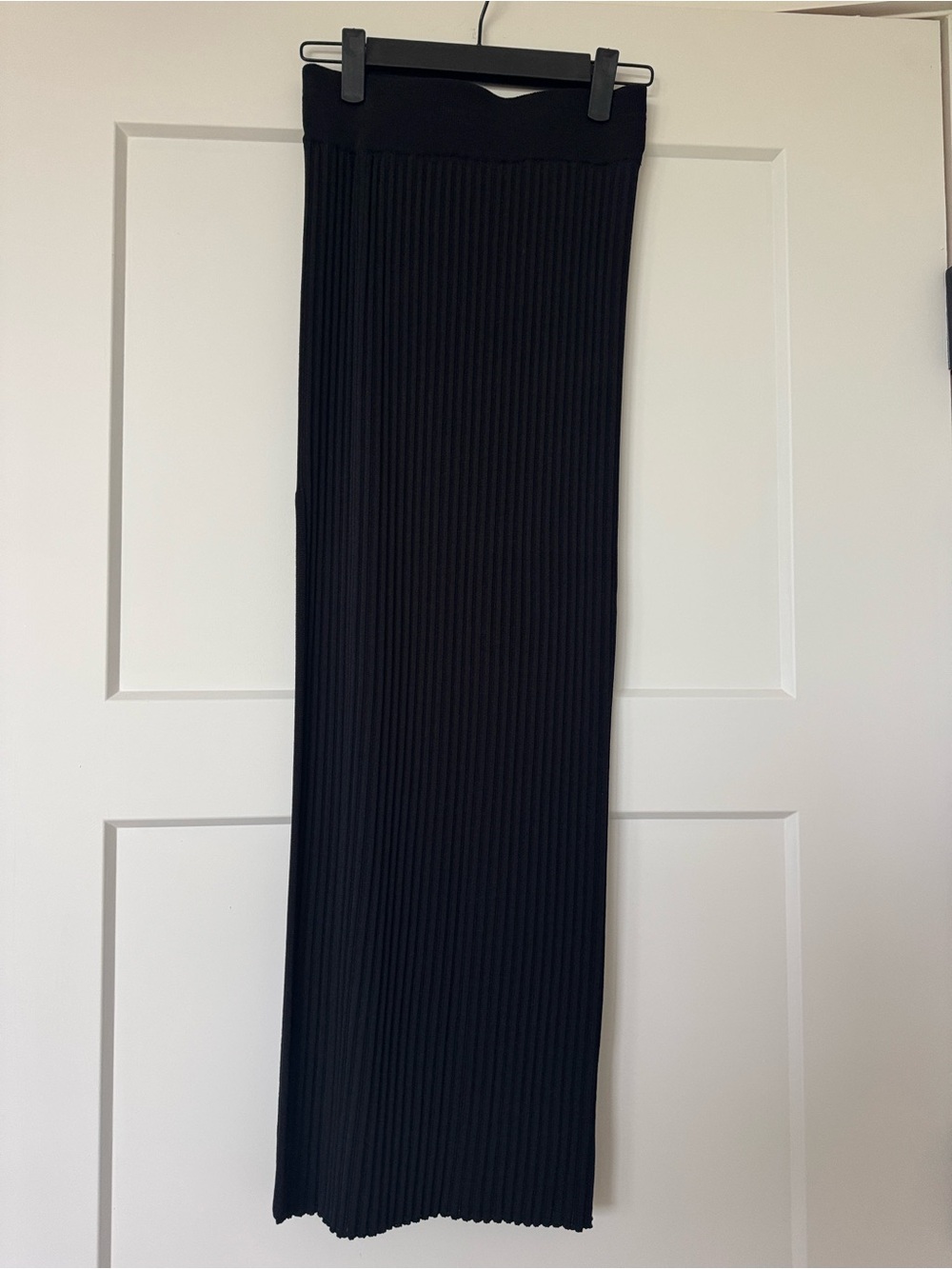 Aritzia Wilfred Black Ribbed Maxi Skirt with Side Slit - Picture 2 of 7
